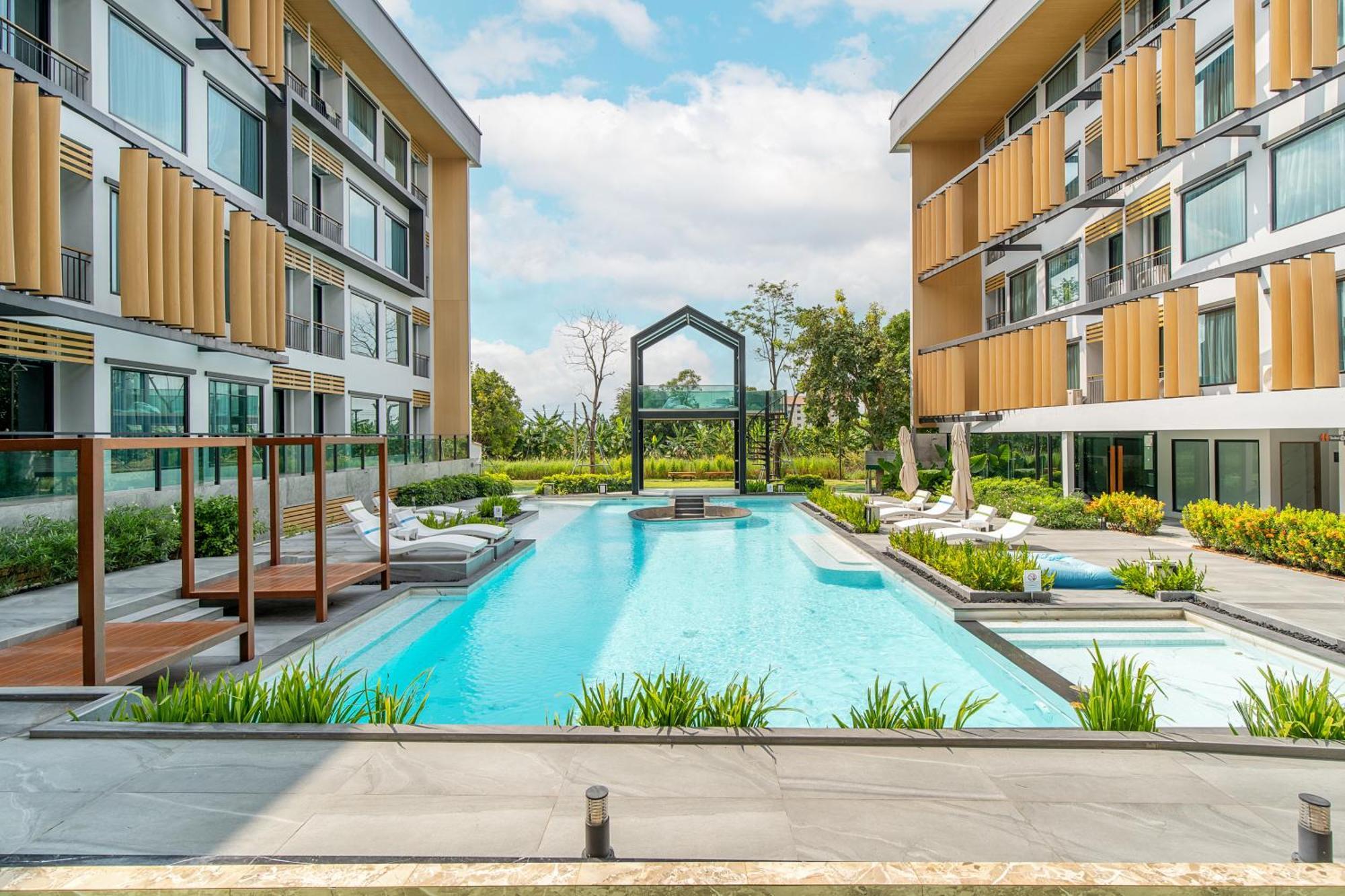 Crystal Srivaree Suvarnabhumi Hotel Ban Khlong Bang Krathiam Exterior photo
