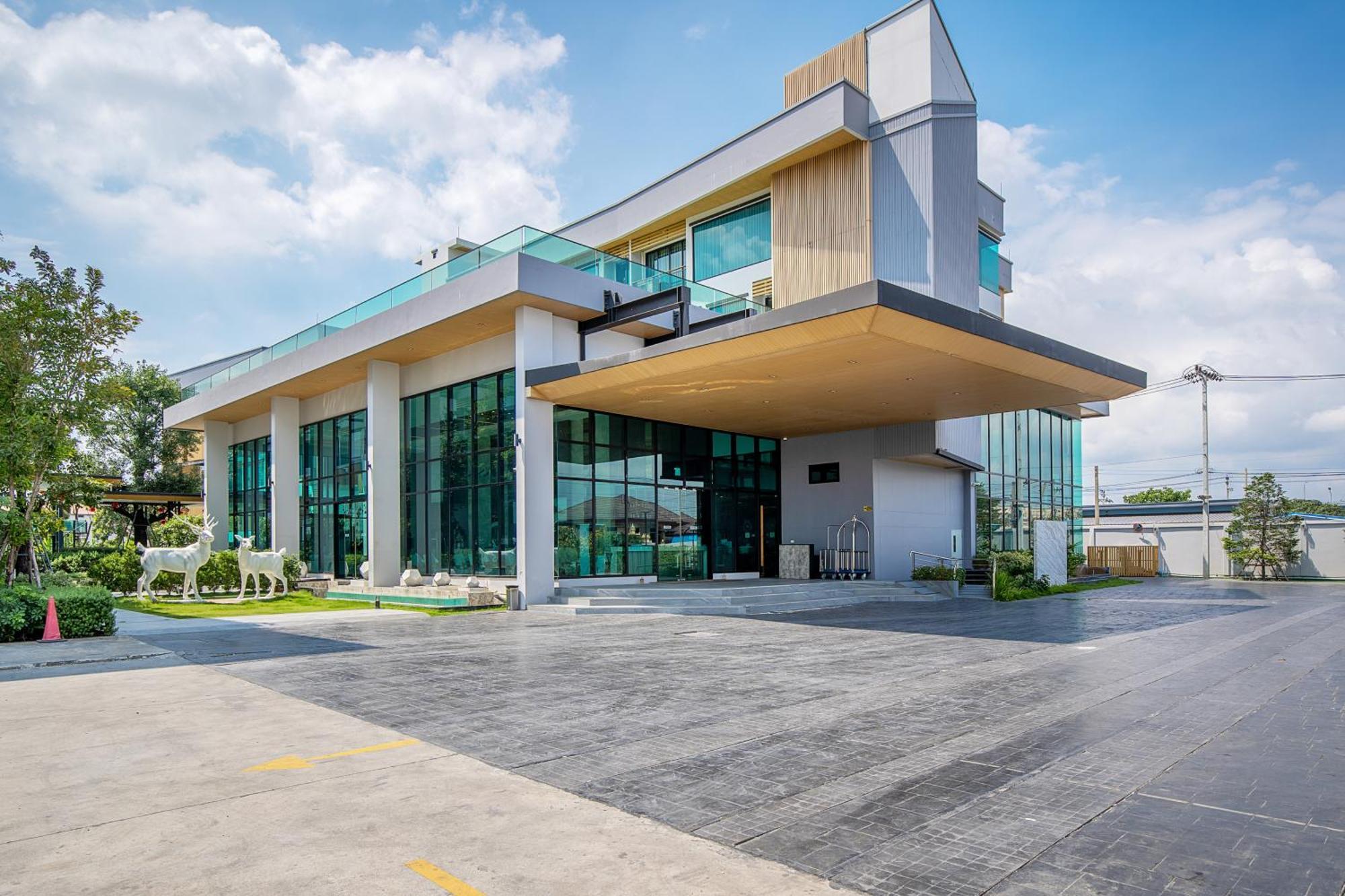 Crystal Srivaree Suvarnabhumi Hotel Ban Khlong Bang Krathiam Exterior photo