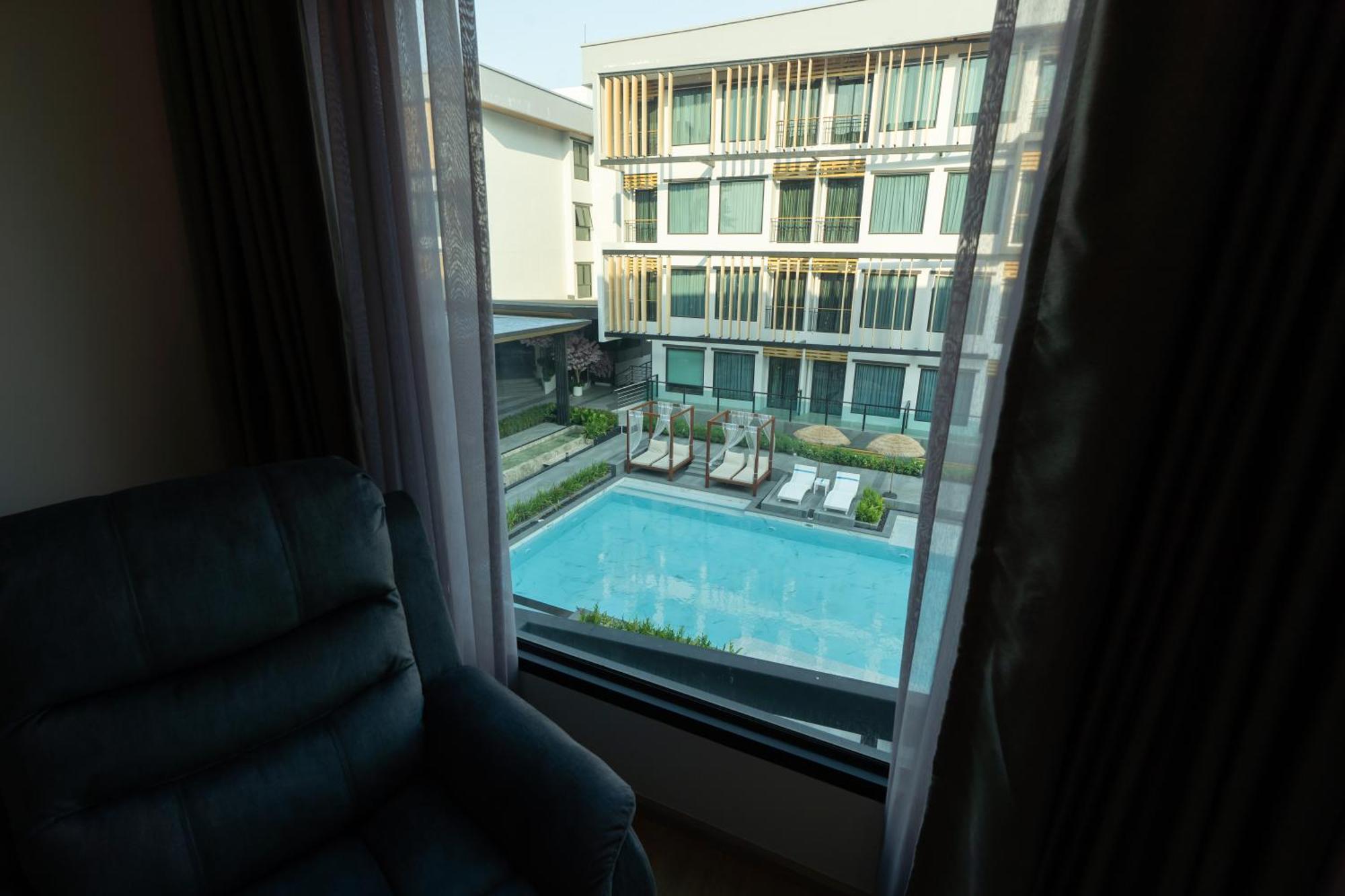 Crystal Srivaree Suvarnabhumi Hotel Ban Khlong Bang Krathiam Exterior photo